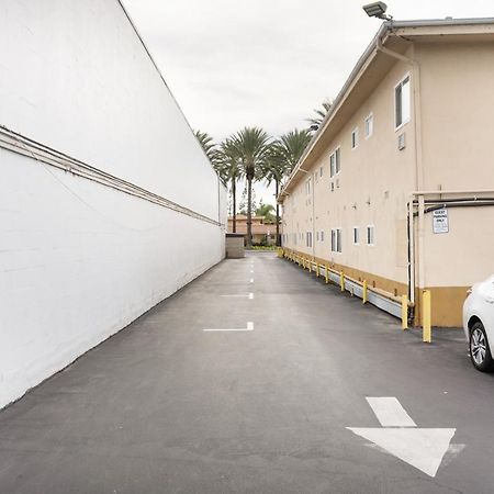 Americas Best Value Inn & Suites Anaheim Extérieur photo