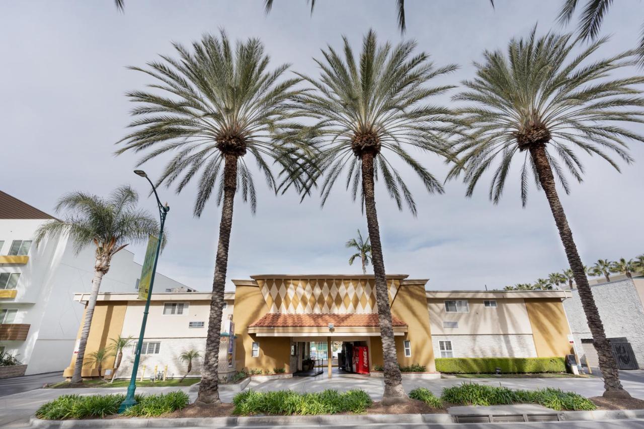 Americas Best Value Inn & Suites Anaheim Extérieur photo