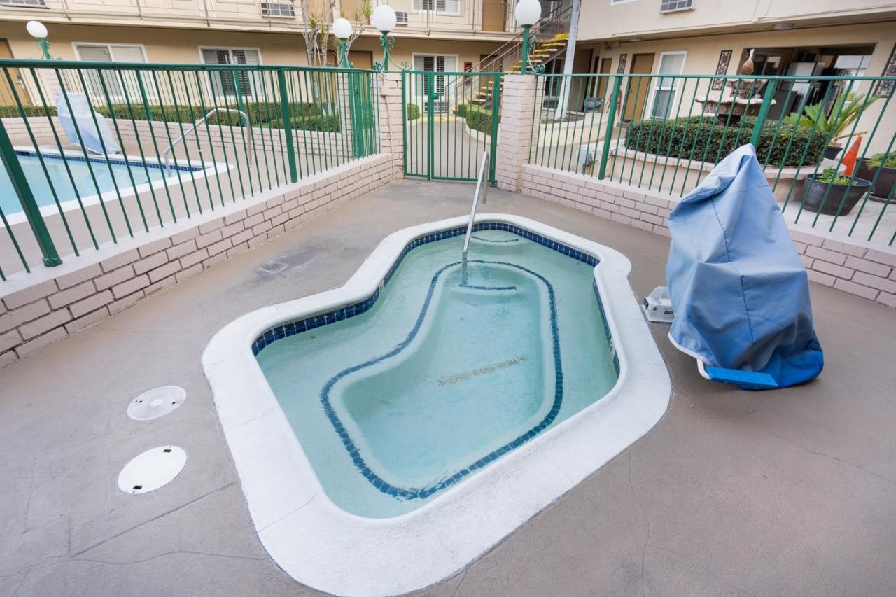 Americas Best Value Inn & Suites Anaheim Extérieur photo