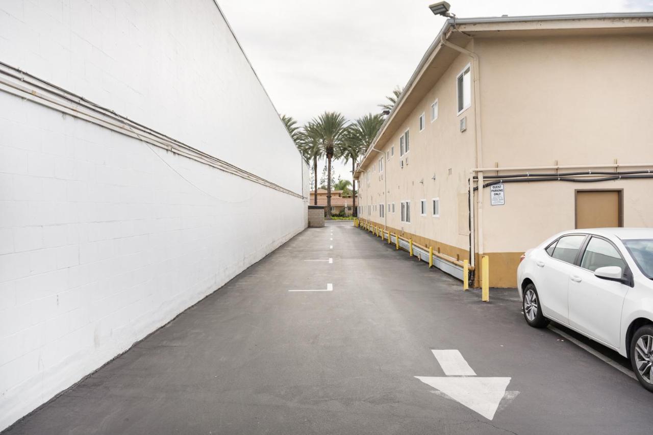 Americas Best Value Inn & Suites Anaheim Extérieur photo