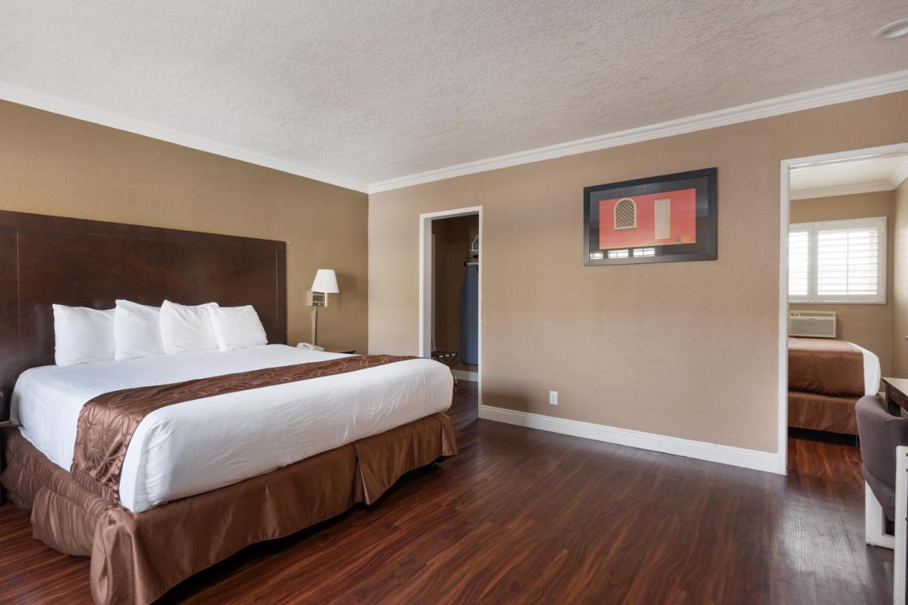 Americas Best Value Inn & Suites Anaheim Extérieur photo