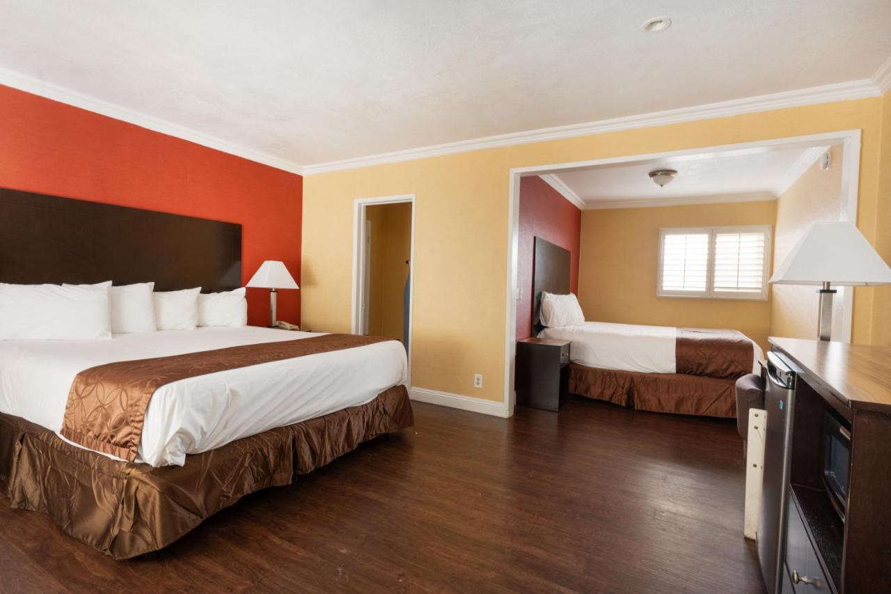Americas Best Value Inn & Suites Anaheim Extérieur photo