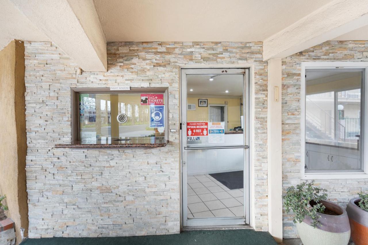 Americas Best Value Inn & Suites Anaheim Extérieur photo