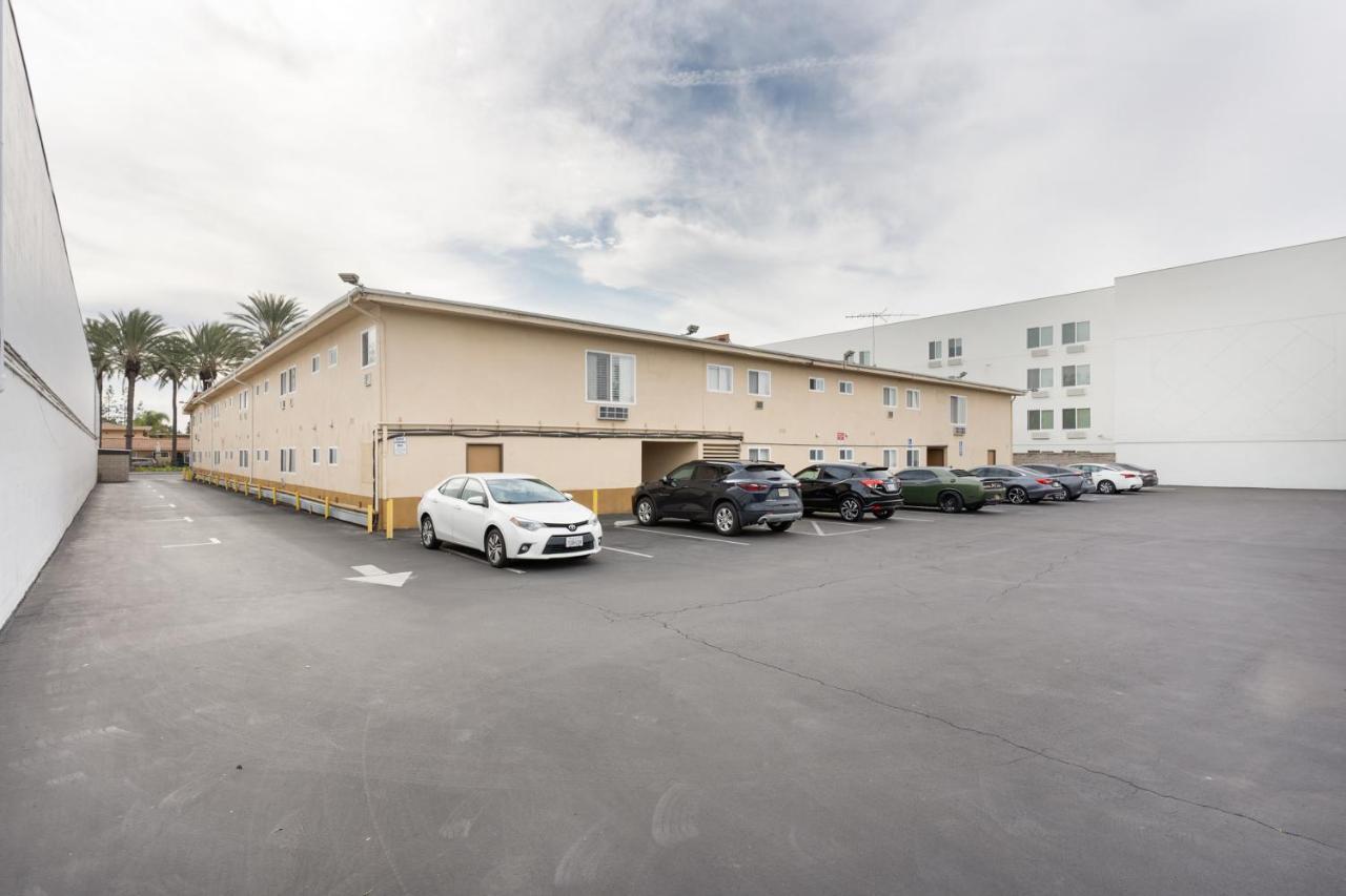 Americas Best Value Inn & Suites Anaheim Extérieur photo