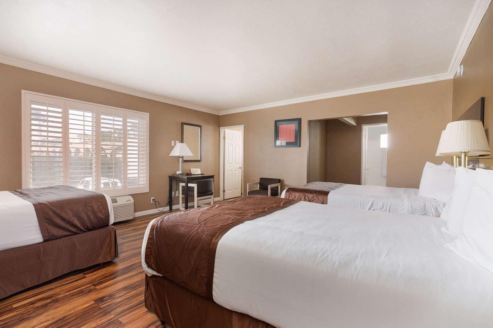 Americas Best Value Inn & Suites Anaheim Extérieur photo