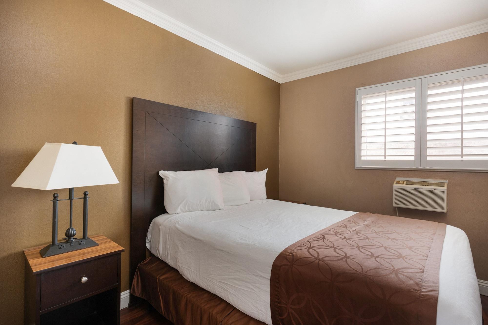 Americas Best Value Inn & Suites Anaheim Extérieur photo